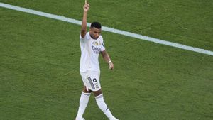 Real Madrids Kylian Mbappe celebrates scoring his sides 3rd goal during the Club World Cup quarterfinal soccer match between Real Madrid and Borussia Dortmund in East Rutherford, N.J., Saturday, July 5, 2025. (AP Photo/Pamela Smith)
