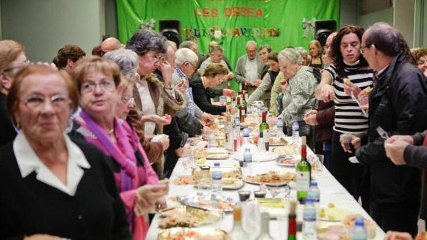 Homenaje a los mayores en Tremañes