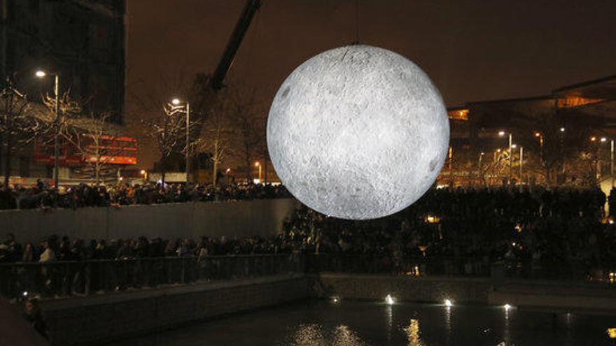 &#039;Museum of the Moon&#039;, de l&#039;artista Luke Jerram al festival Llum BCN