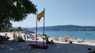 Retiran la bandera roja de la playa de Menduíña por vertidos fecales y se reabre al baño, pero con una llamada a la precaución