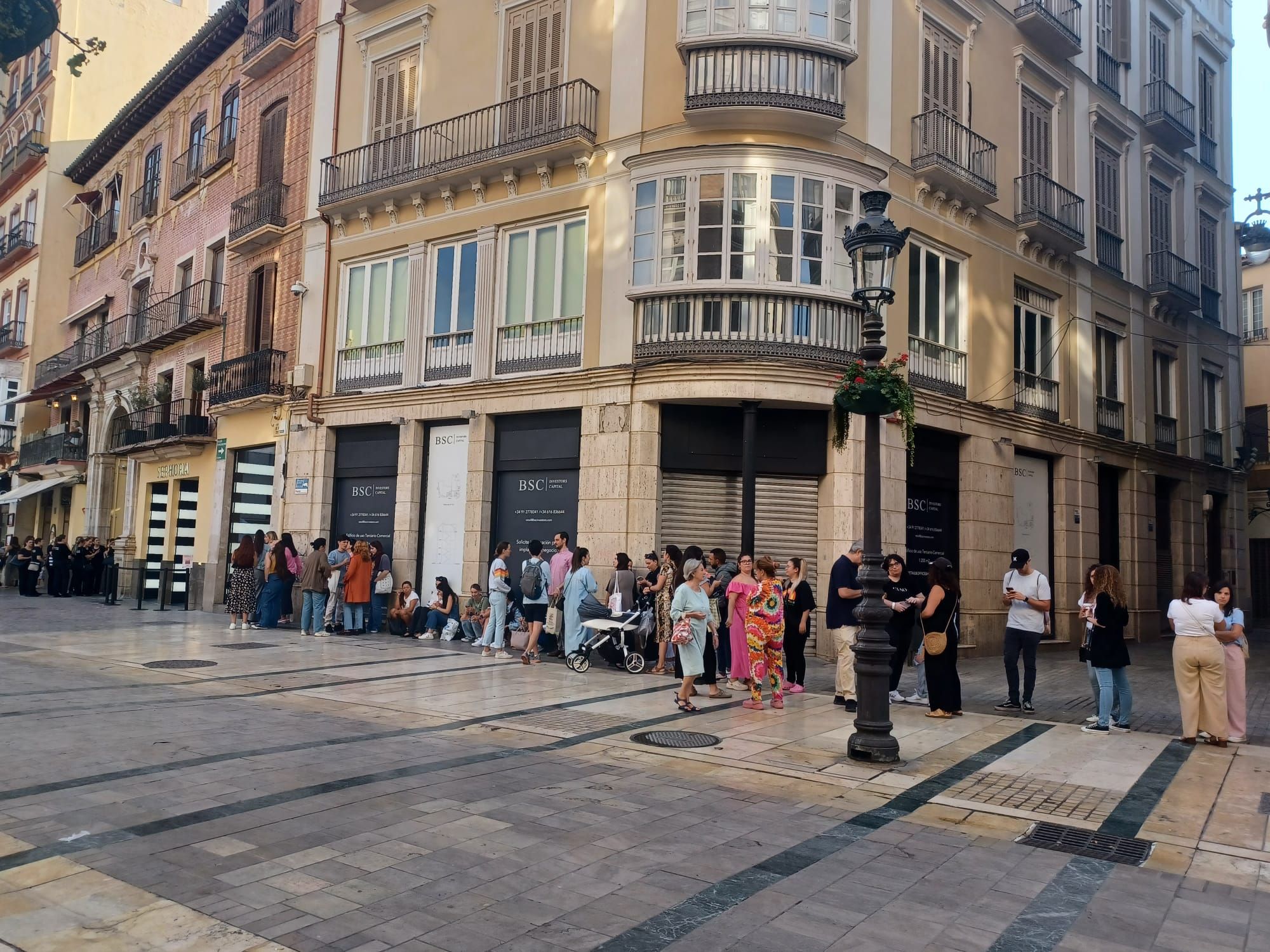 Colas ante la apertura del nuevo Sephora de Málaga