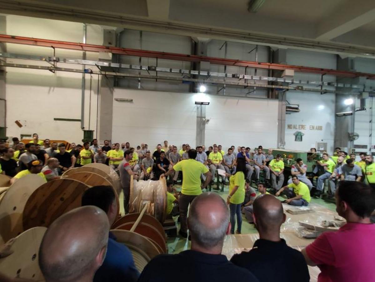 Trabajadores de ABB inician un encierro en la fábrica