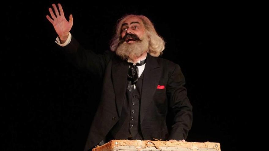 Alfredo Abadía, ayer, caracterizado como Karl Marx.