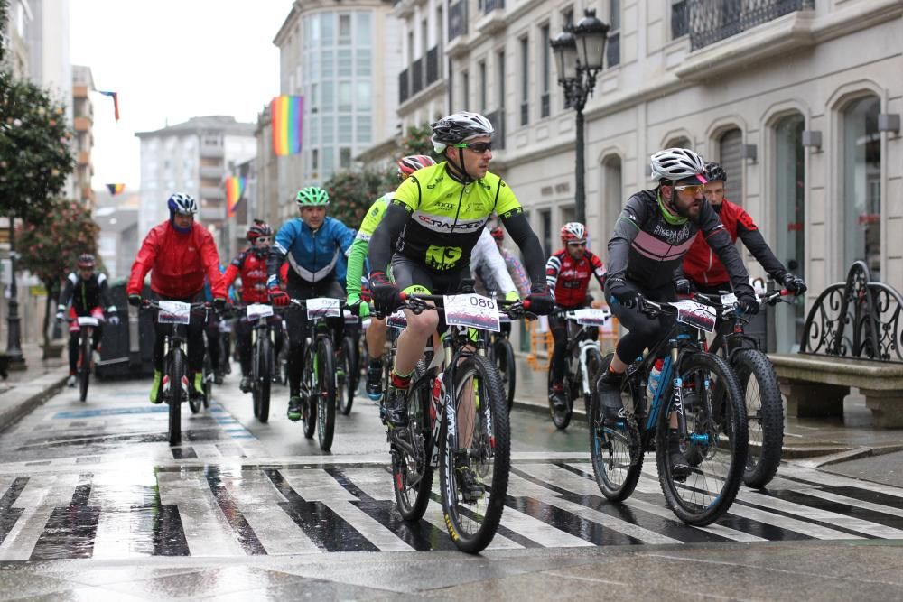 Unos 170 participantes desafiaron al mal tiempo para tomar la salida en la edición 2016 de la Ruta BTT do Cocido