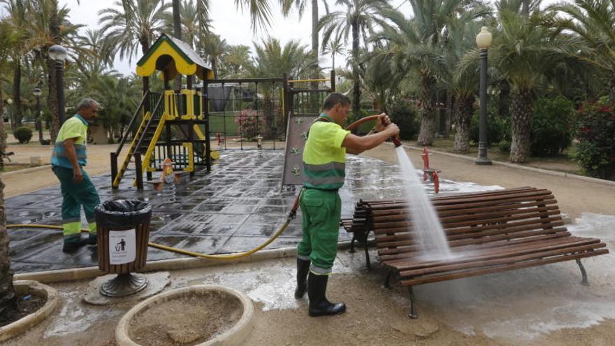 Elche impone 200 sanciones por orinar en la calle durante las fiestas