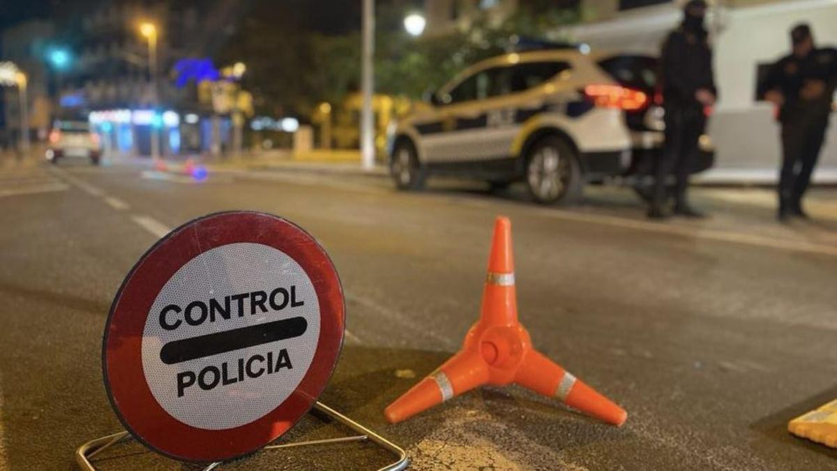 Un control de la Policía Local en Elche