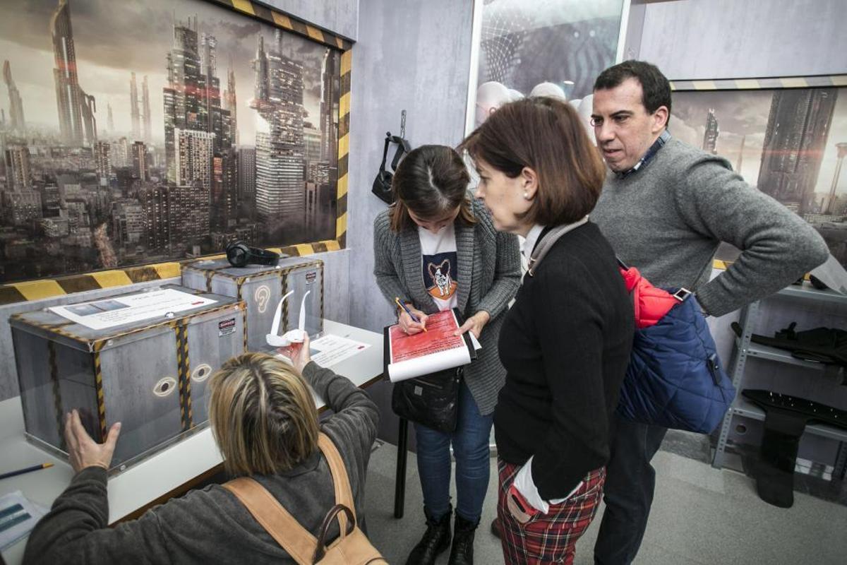 Presentan una escape room en el Instituto Asturiano de Prevención de Riesgos Laborales para sensibilizar sobre el tema de los riesgos laborales a estudiantes de FP