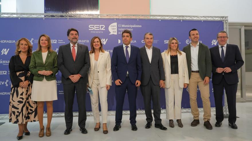 El presidente Mazón, con las alcaldesas y el alcalde de València, Castelló y Alicante.