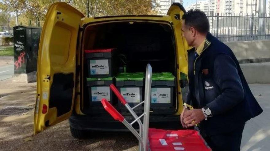 Correos, Hipercor y MiZesta reparten gratuitamente la compra a personas mayores en Zaragoza