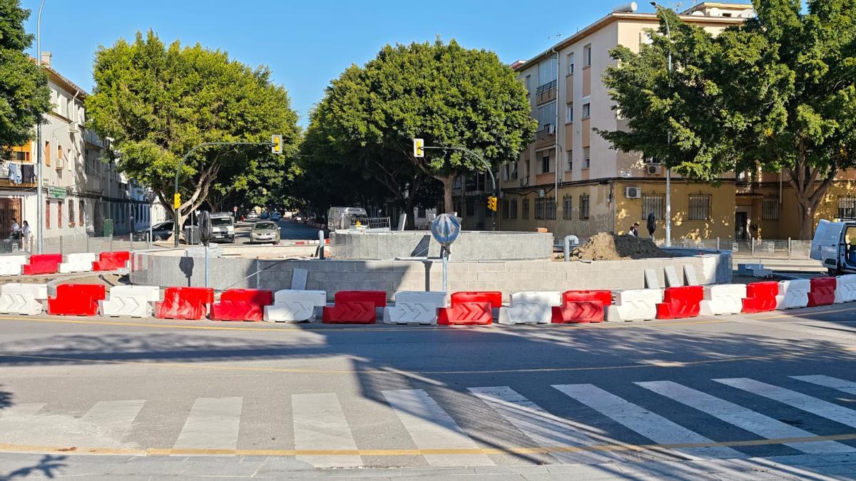 La nueva rotonda que se está construyendo frente a la Tabacalera.