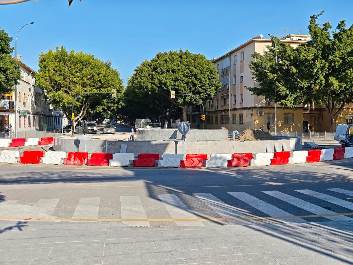 La nueva rotonda que se está construyendo frente a la Tabacalera.