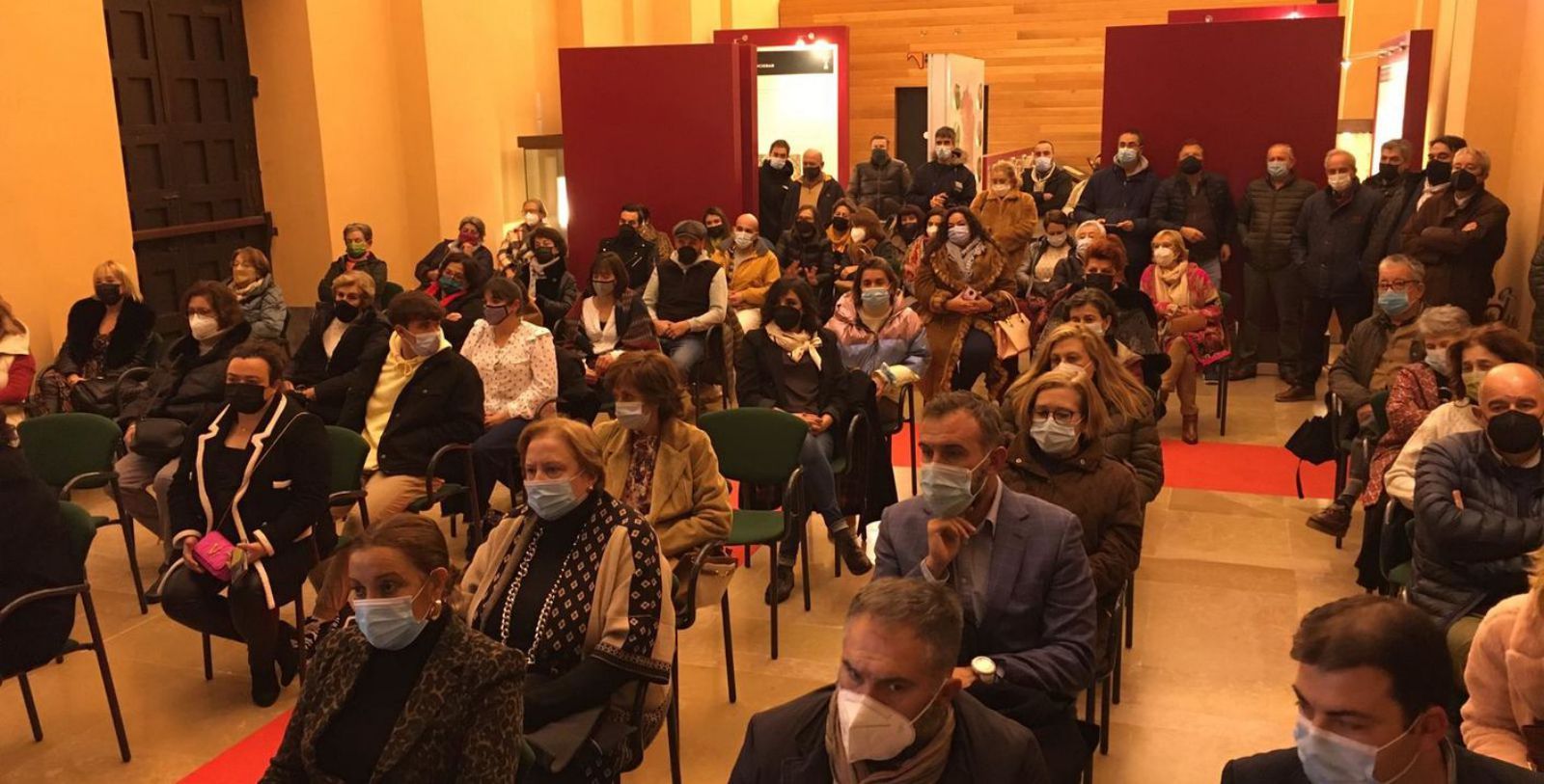 Público asistente al acto de entrega en el Aula de la Monarquía Asturiana.