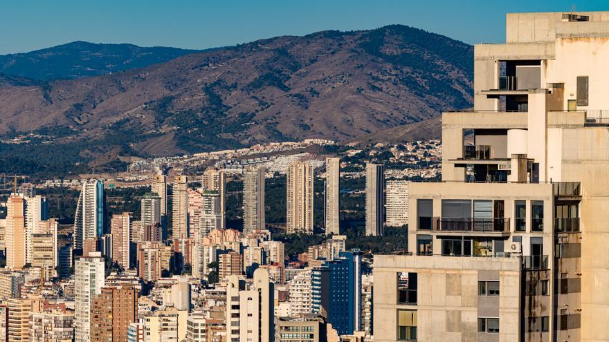 Los extranjeros ya copan casi un tercio de los alquileres en Alicante