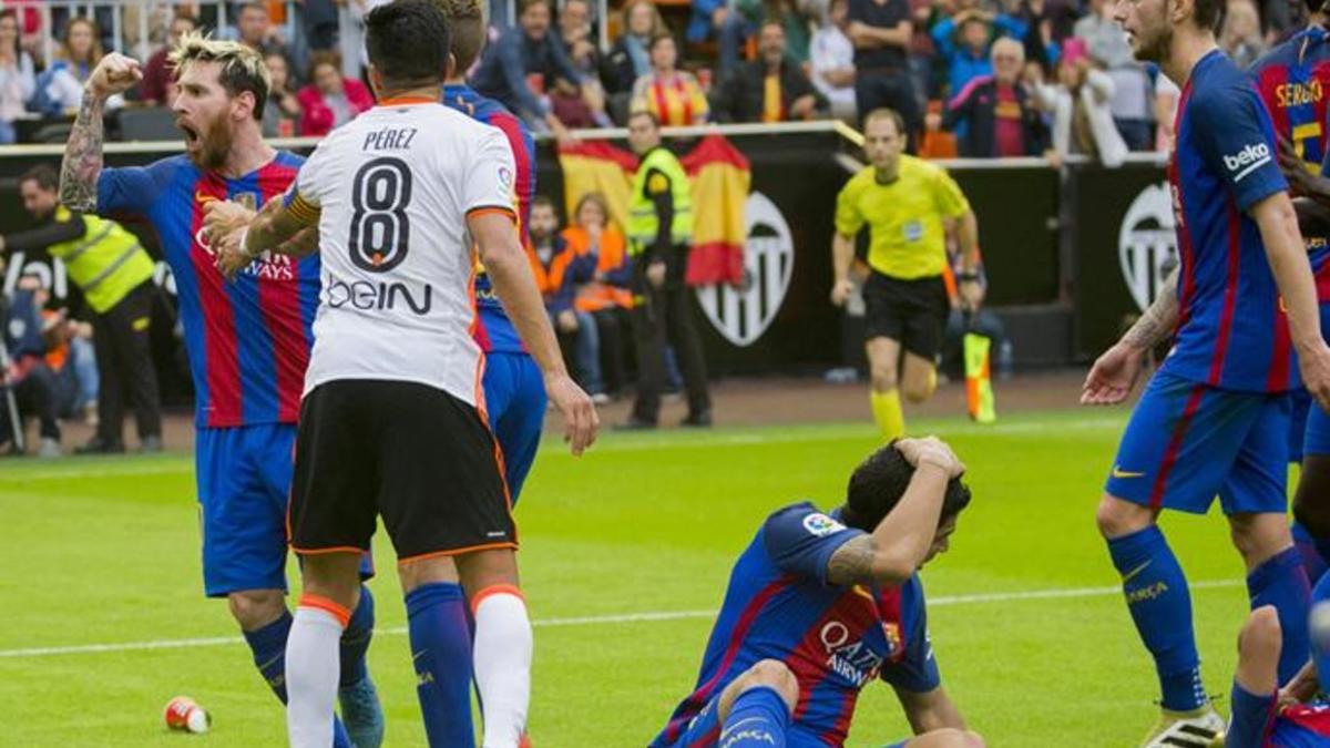 Los jugadores del Barça se quejan del botellazo