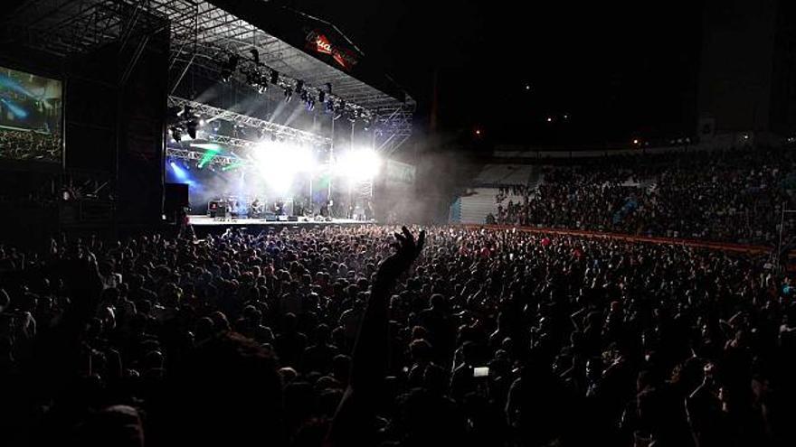 El escenario Budweiser, con más de 6.000 personas, en el concierto de Placebo.