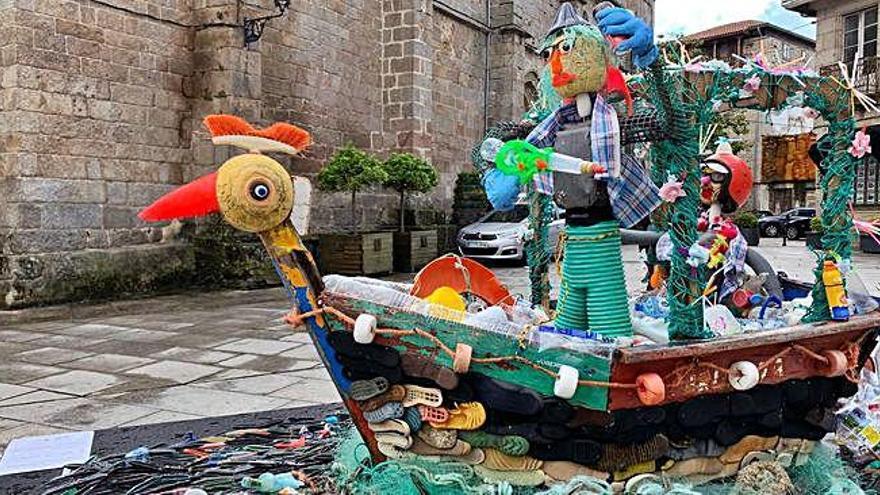 Escultura realizada con residuos, en Betanzos.