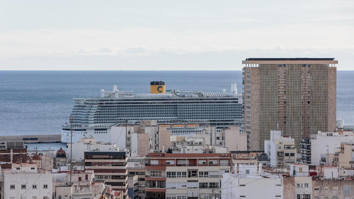Escala de un crucro en Alicante el sábado pasado.