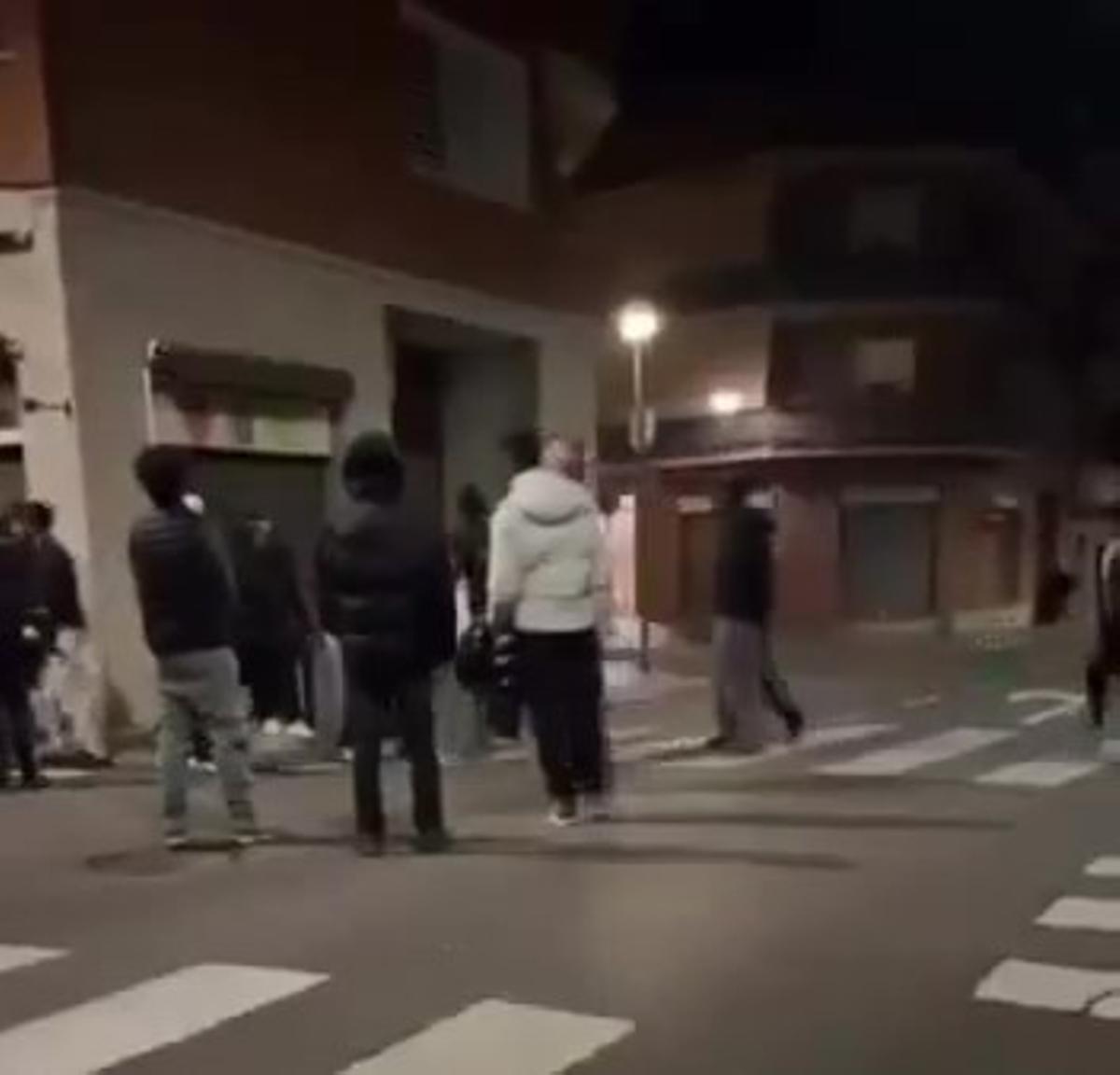 Imagen de la paliza que un grupo de personas dio a una pareja en Argentona