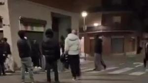 Imagen de la paliza que un grupo de personas dio a una pareja en Argentona
