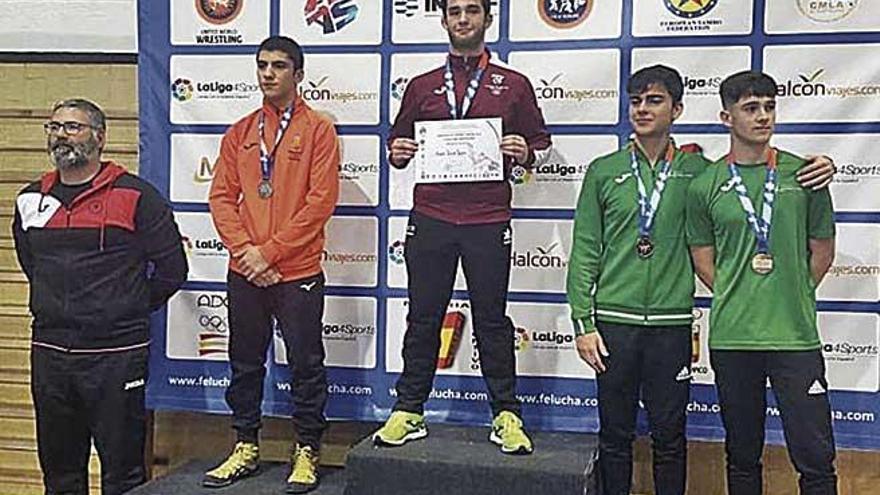 El mallorquÃ­n Andy Juan posa en lo mÃ¡s alto del podio en el Nacional disputado en Madrid.