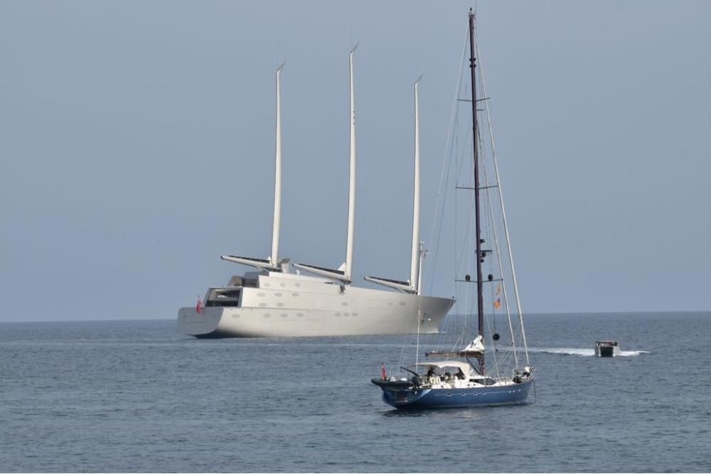 El velero del magnate ruso Andrey Melnichenko asombra en Puerto Portals