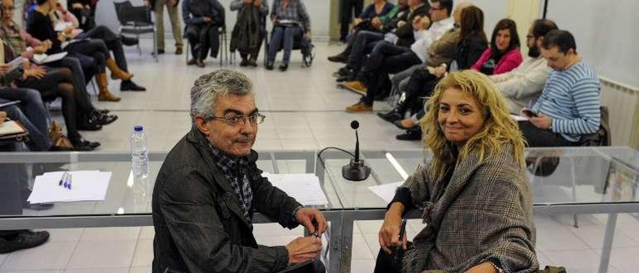 Raúl Fernández y María Quintas, en una reunión provincial. // B. Lorenzo