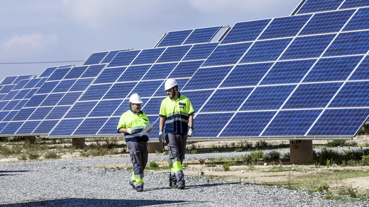 Fotografía de 2019 Planta solar de Santa Pola cuya producción energética se utiliza para la gestión del ciclo integral del agua en el municipio