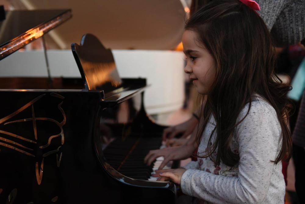 'Pianos en la calle' Paseo Escultor González Moreno