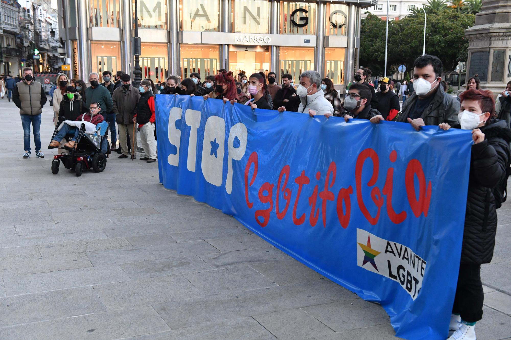 Concentración contra la agresión homófoba de Lutgo