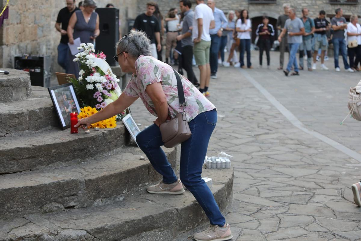 Minuto de silencio en Boltaña por el asesinato del hijo de un miembro de La Ronda de Boltaña