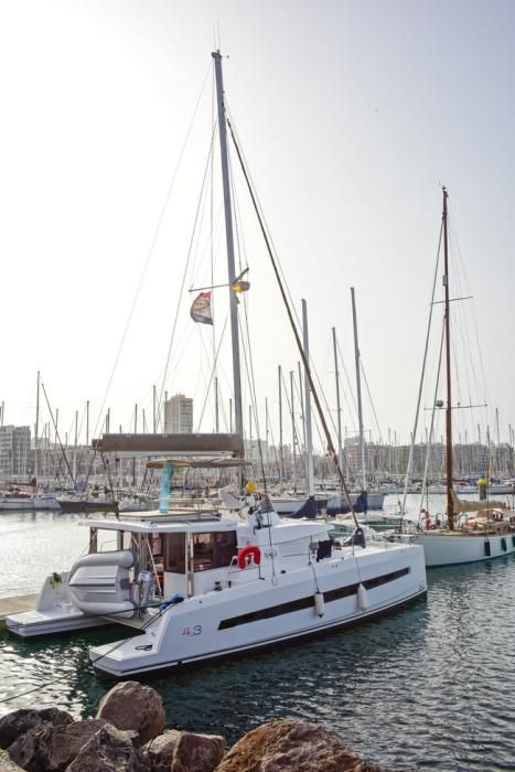 Primeras embarcaciones que llegan al Muelle ...