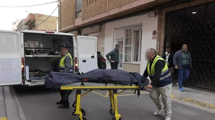 Trasladan el cadaver del hombre fallecido tras consumir drogas en un encuentro sexual