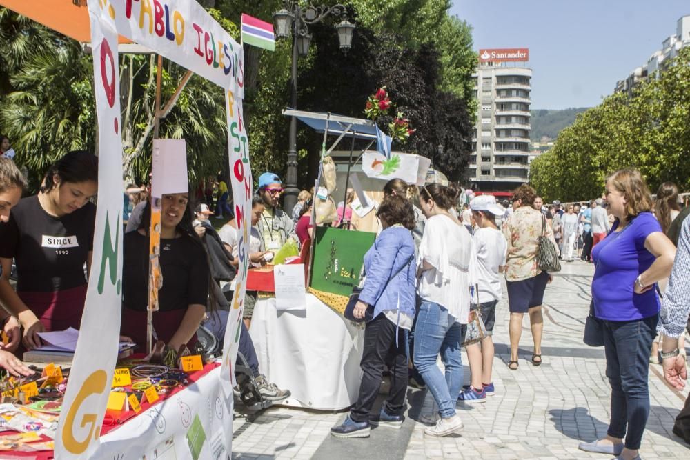 Mercadillo de escolares en el Paseo de Los Álamos