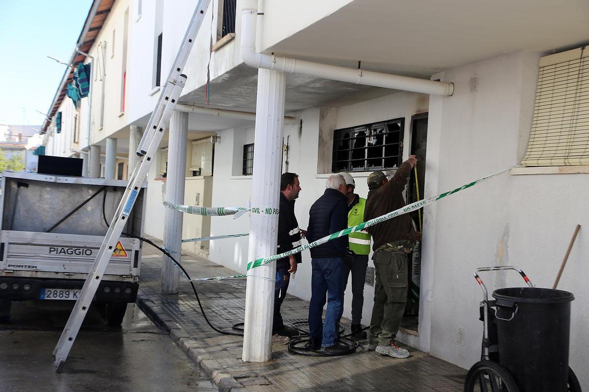 Fachada de la vivienda de Montilla en la que se produjo el incendio.