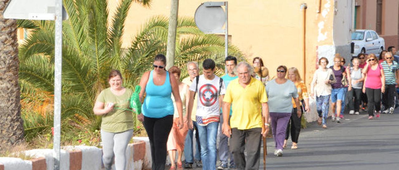 Participantes en la peregrinación a Lomo Magullo, ayer.