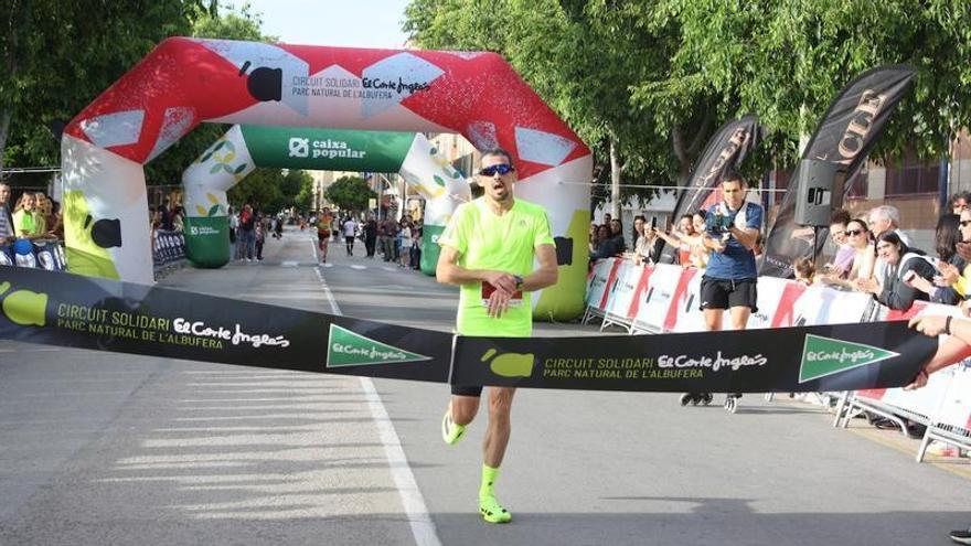 Carlos Jiménez y Lucía Gil, ganadores en Sueca de la tercera prueba del  Circuit Solidari El Corte Inglés Parc Natural de l´Albufera
