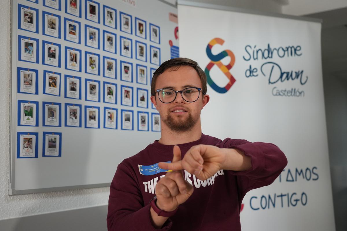 Javier está haciendo un curso y es portavoz en la Fundación Síndrome de Down