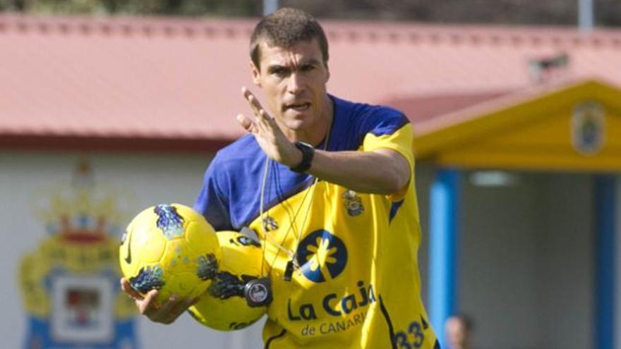 Billy Suárez, preparador físico de la Unión Deportiva, en Barranco Seco. i JOSÉ CARLOS GUERRA