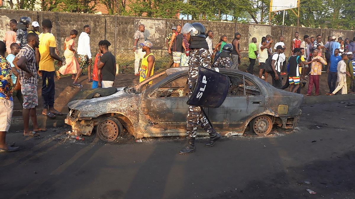 Ascienden a 98 los muertos en Sierra Leona tras explotar un camión cisterna