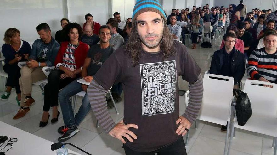 Chema Alonso, en una reciente visita a una universidad gallega.