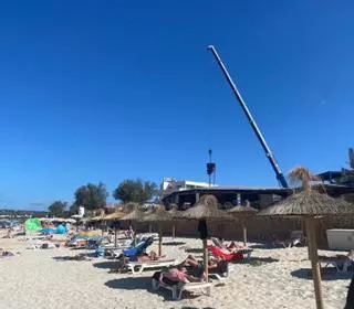 Turistas y empresarios se quejan por unas obras junto a la playa de Es Pujols
