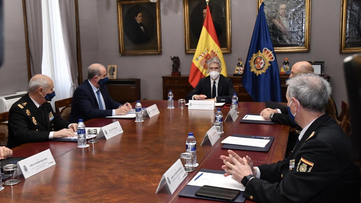 El ministro del Interior, Fernando Grande-Marlaska; el director general de la Policía, Francisco Pardo Piqueras, y los responsables de formación y selección.