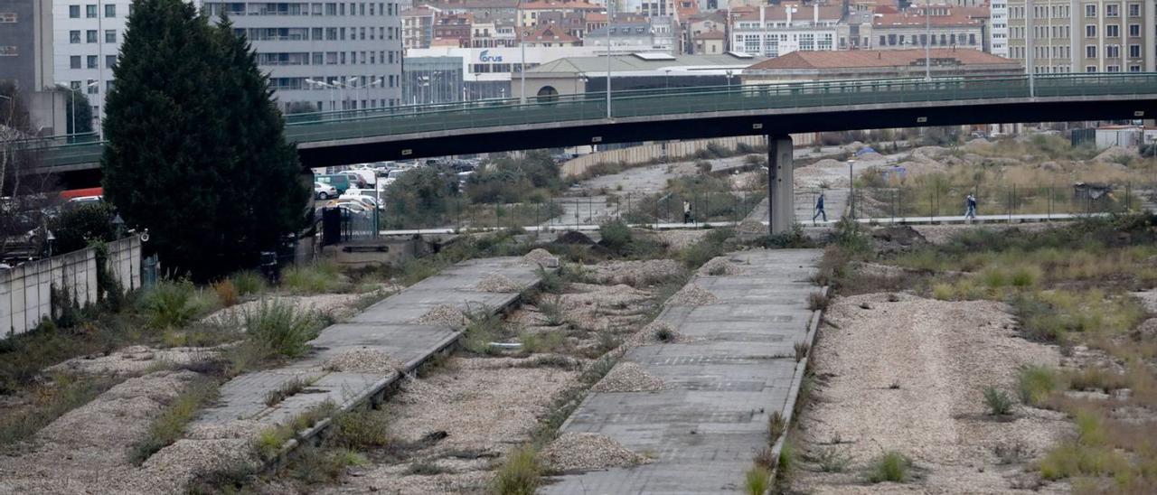 Entorno de Moreda donde se ubicará la estación intermodal, con el Museo del Ferrocarril al fondo.