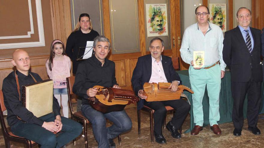 La zanfona pone música a Manuel María