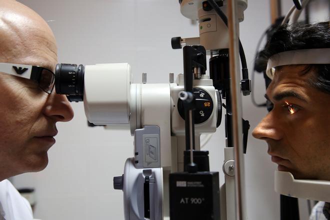 El Hospital de Bellvitge y el ICO aplican una técnica para preservar el ojo en la mayoría de casos de cáncer ocular
