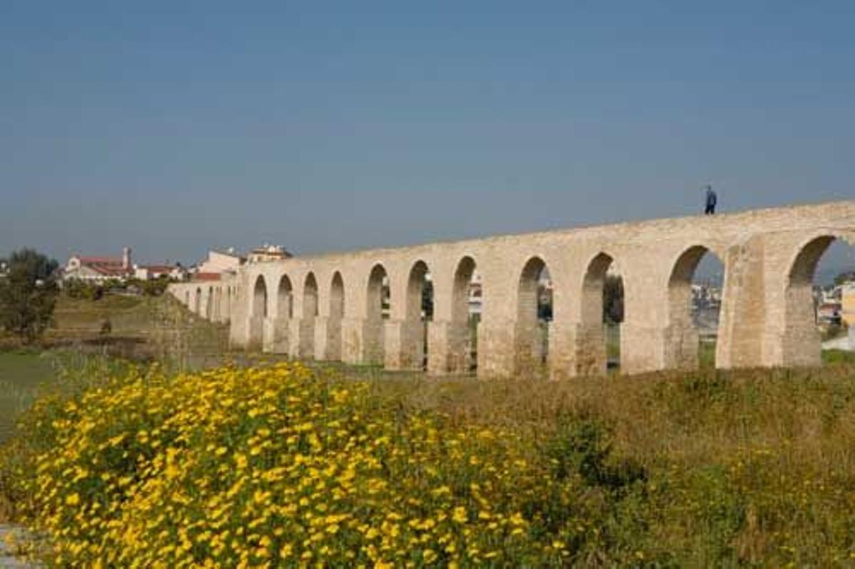 El acueducto de Kamares es uno de los principales atractivos de la Lárnaca