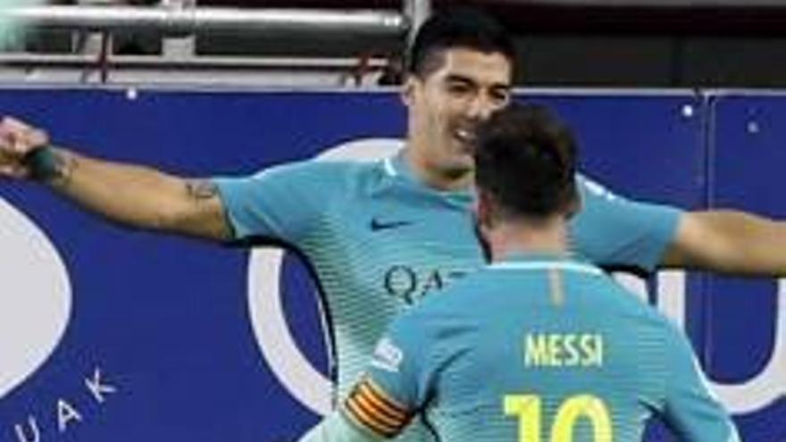 Suárez i Messi celebren un gol.