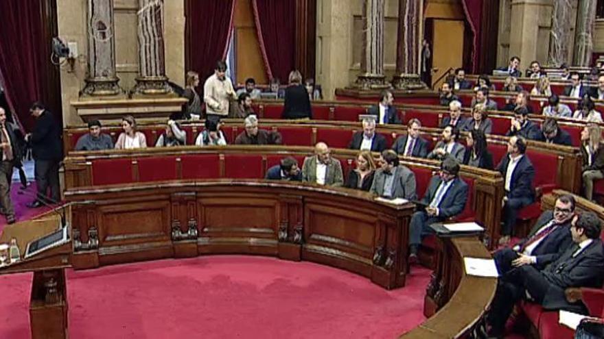 Aprobada la moción de &#039;desconexión&#039; de la CUP y JxSí