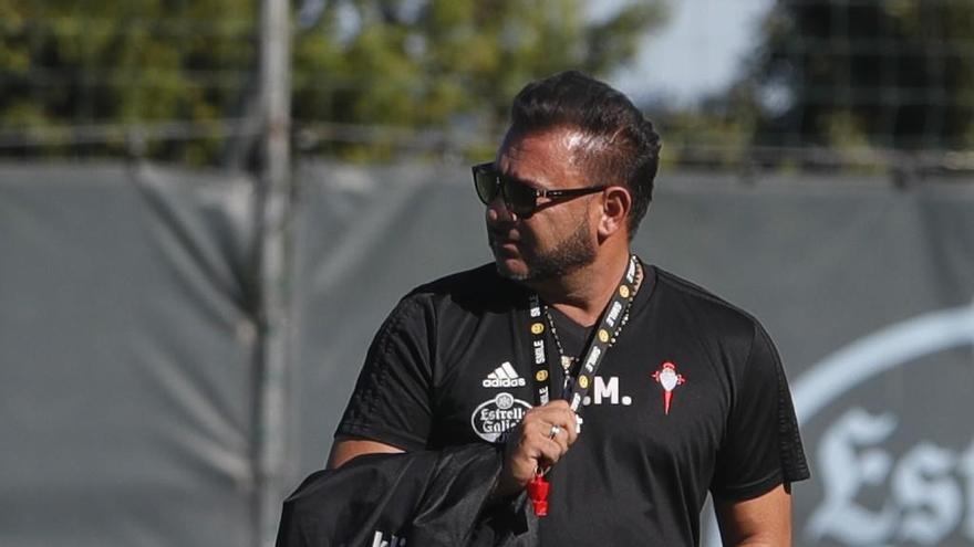 Antonio Mohamed, durante un entrenamiento en A Madroa. // R. Grobas