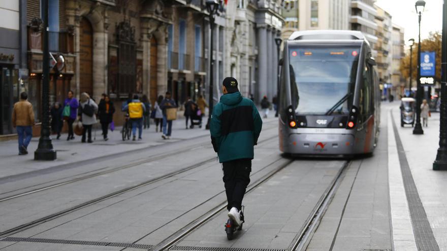 Movilidad en Zaragoza: El casco será obligatorio en los patinetes eléctricos